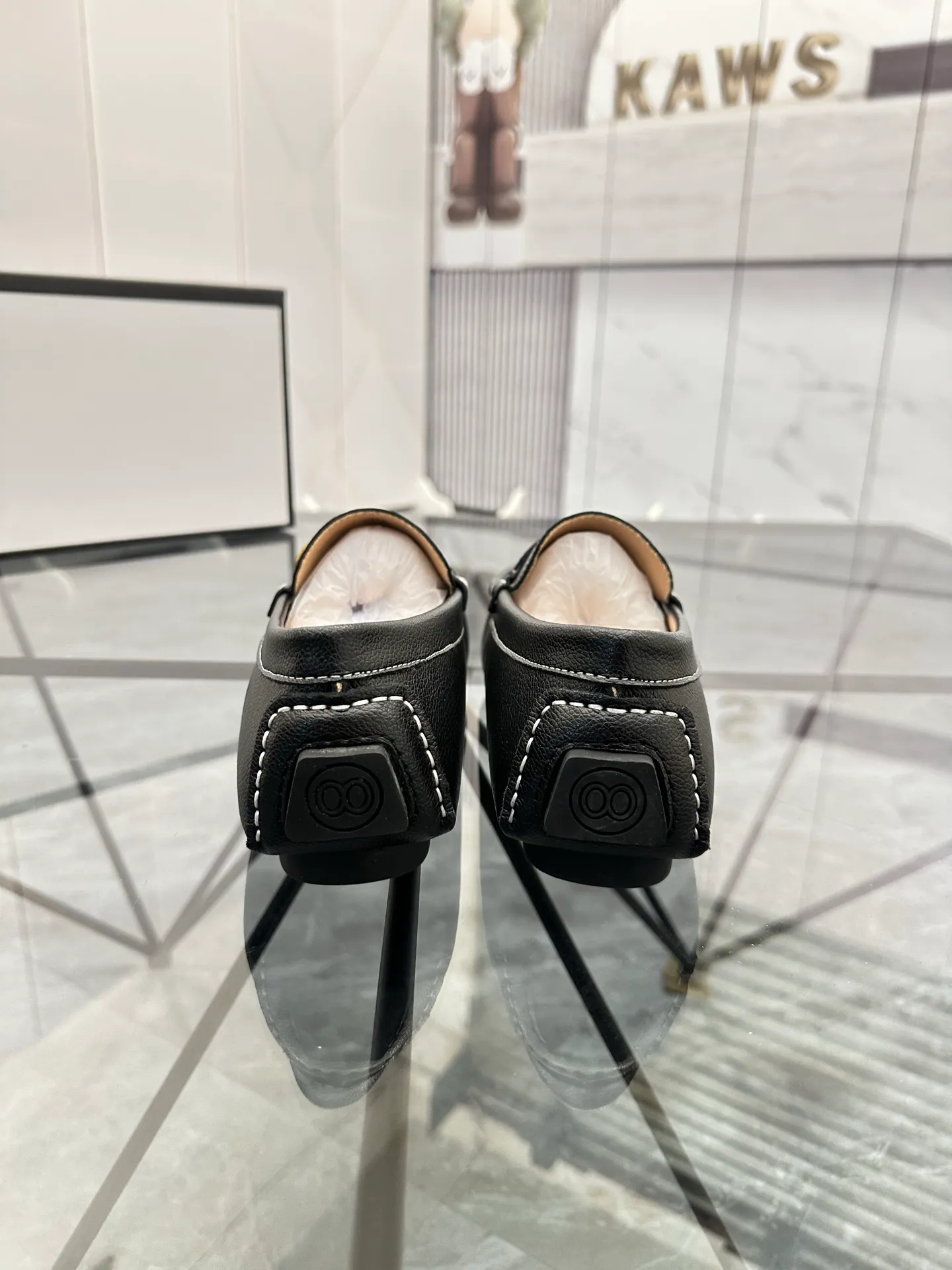 Men's shoes: 💰P400¥ Product trademark: Gucci* "Gucci*" Doudou shoes Regular size: 38-44 (can be customized to 45.46.) Product materials: imported cowhide upper, genuine leather lining, original outsole. No.: 0001